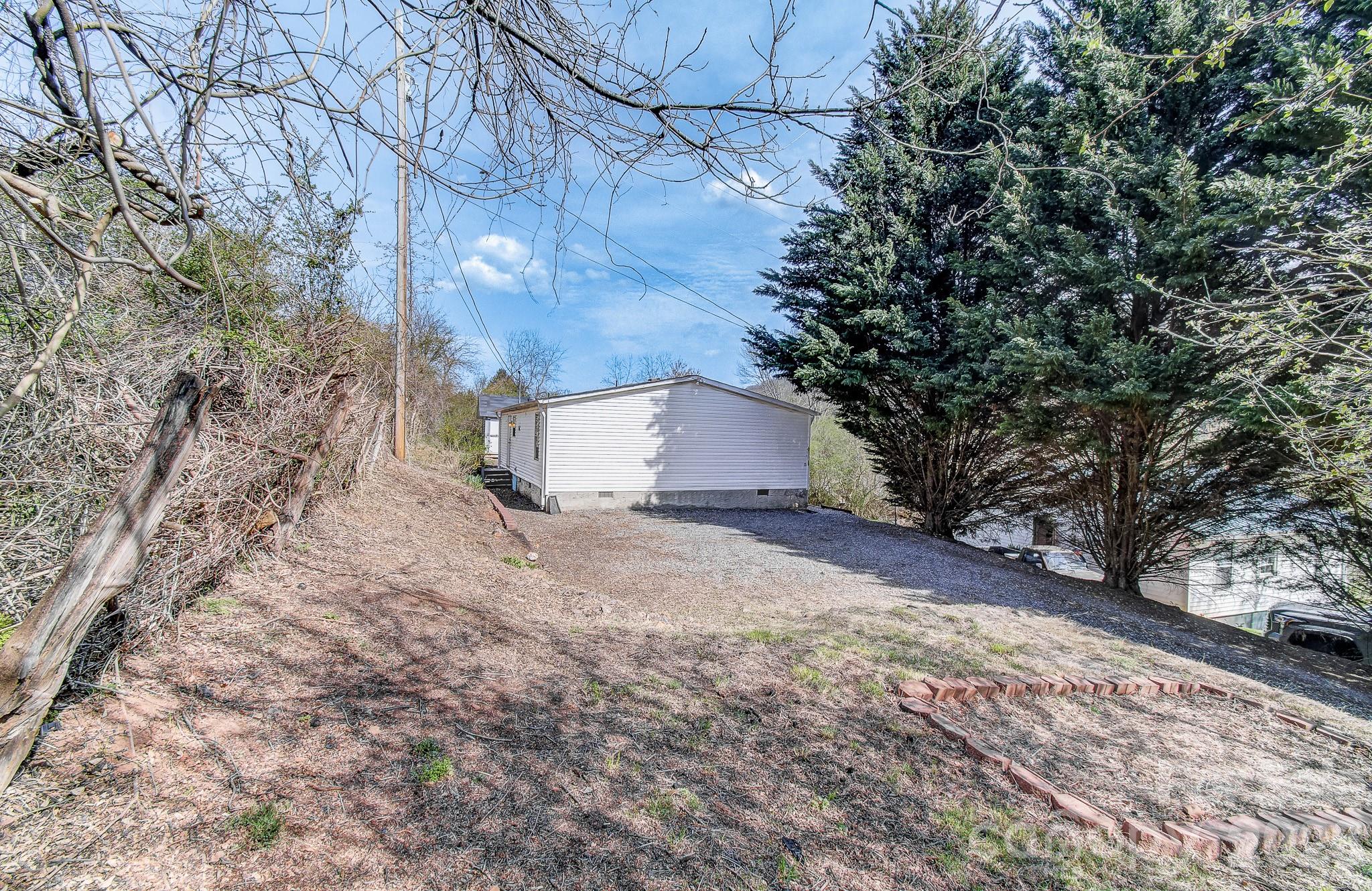 10 Lands End Drive — Candler