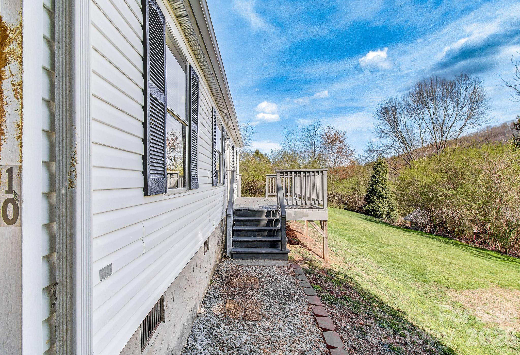 10 Lands End Drive — Candler