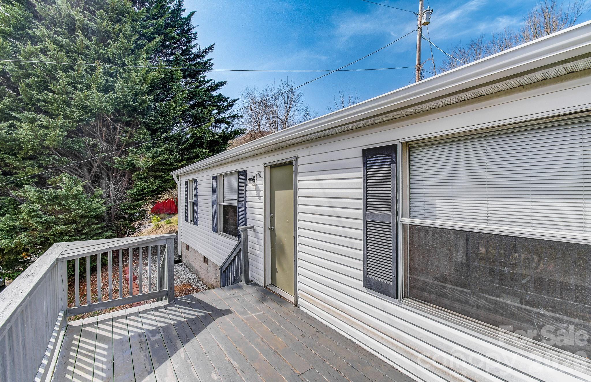 10 Lands End Drive — Candler