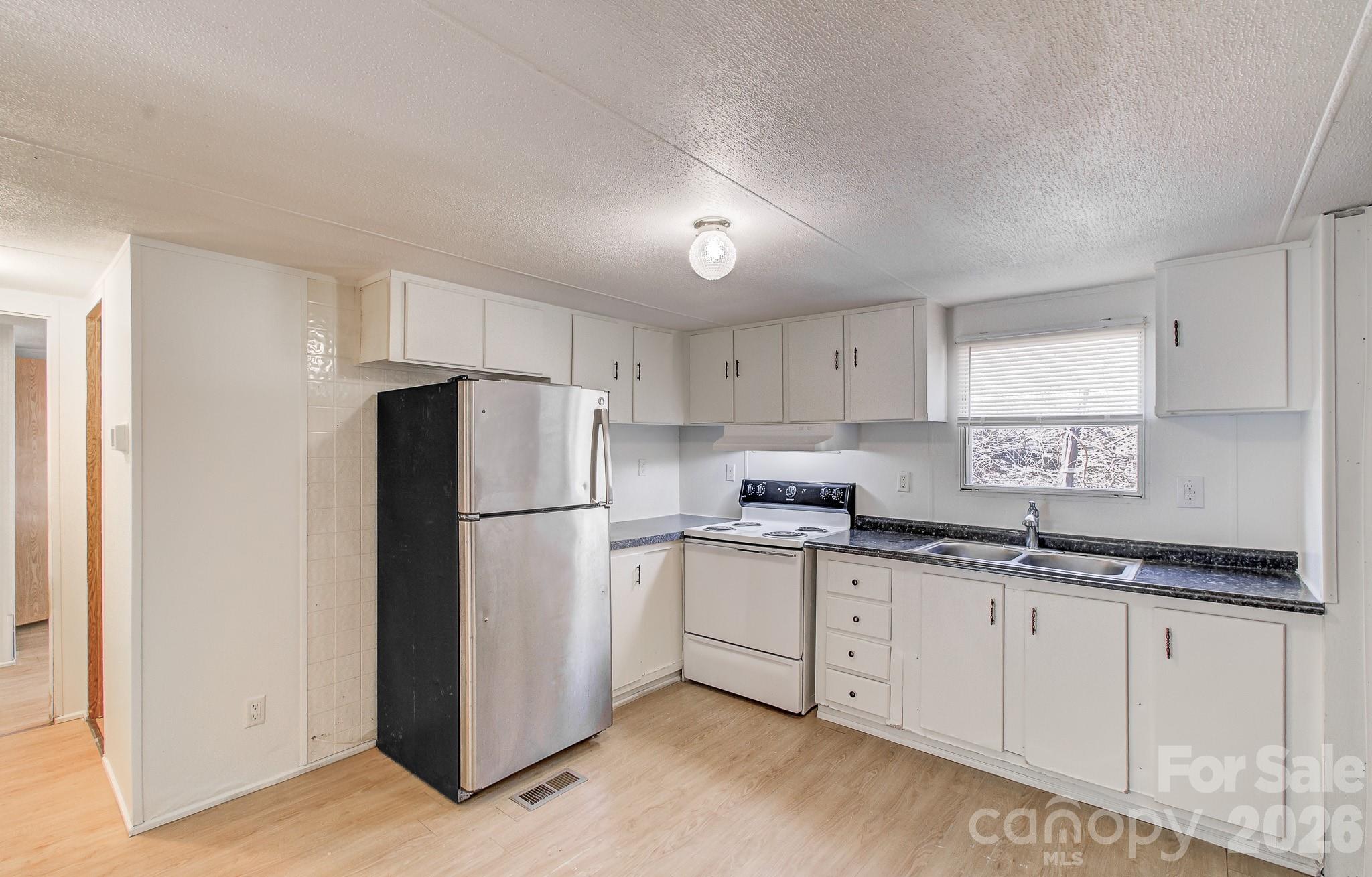 10 Lands End Drive — Candler