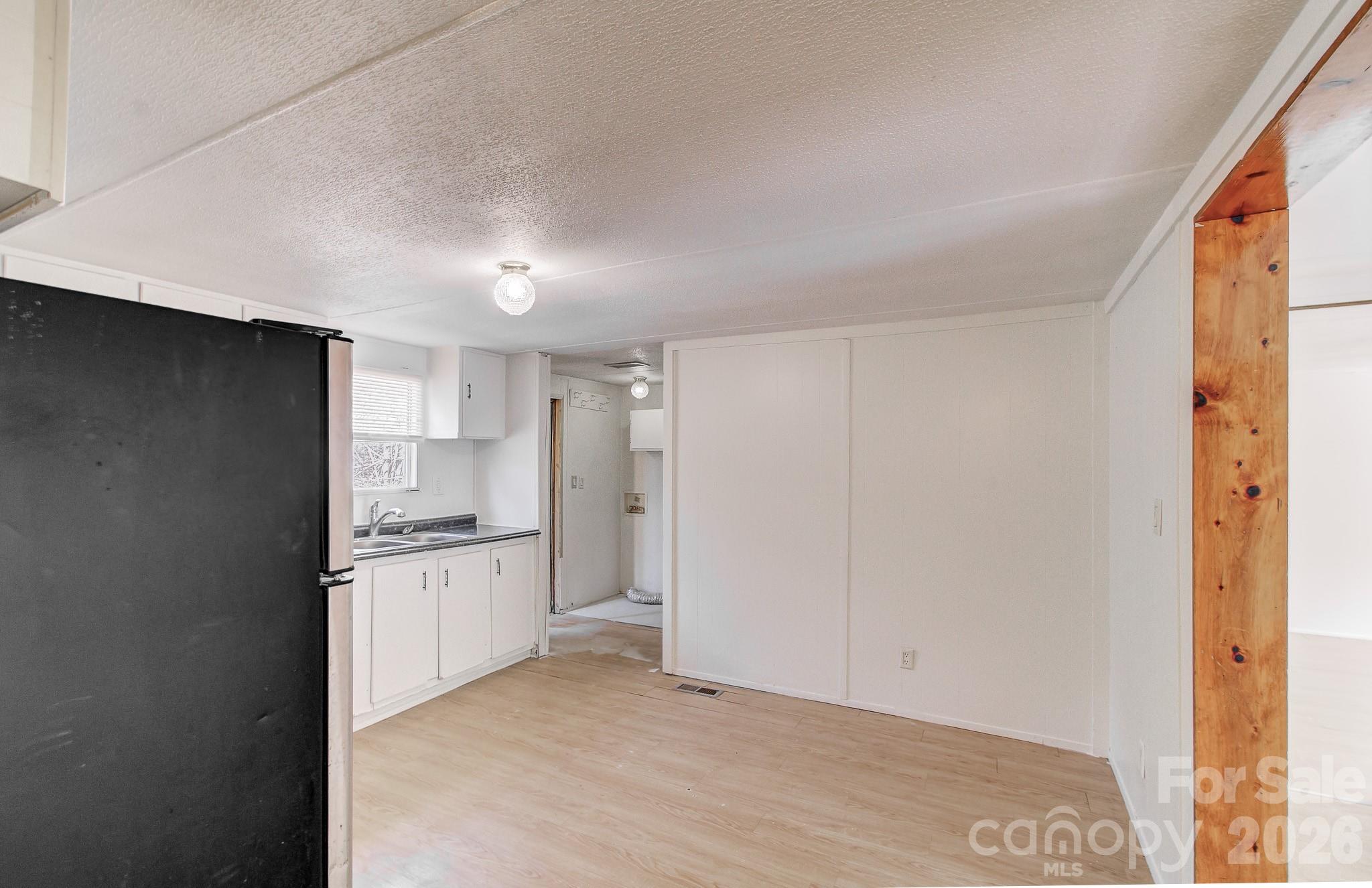 10 Lands End Drive — Candler