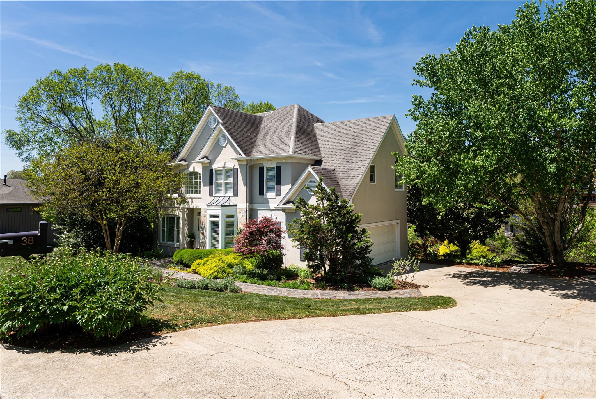 38 Pine Acre Boulevard — Asheville