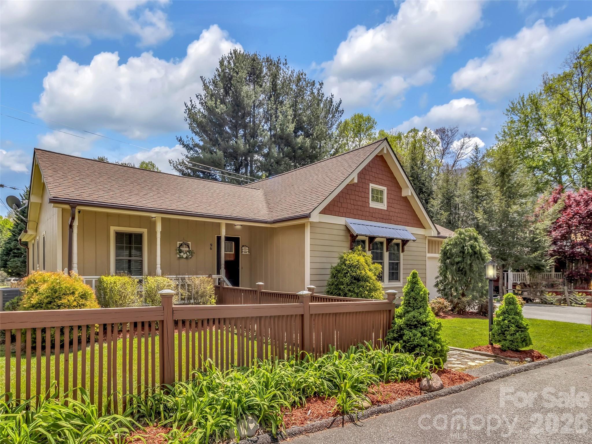 96 Garden Court — Maggie Valley