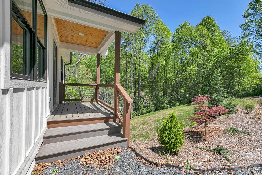 404 High Ridge Drive — Mills River