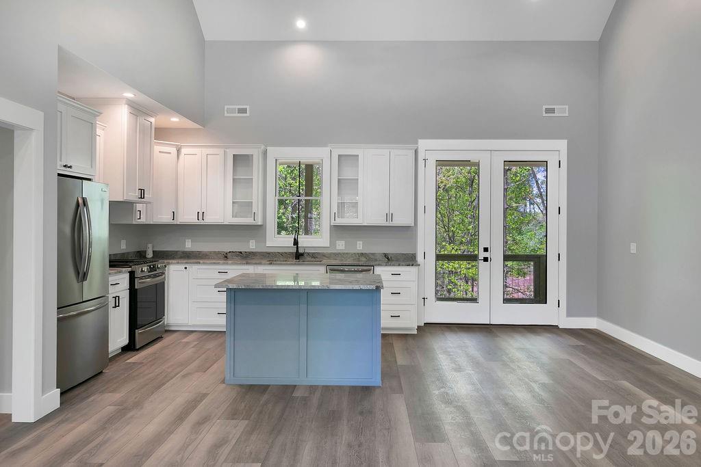 404 High Ridge Drive — Mills River