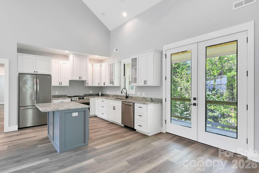 404 High Ridge Drive — Mills River