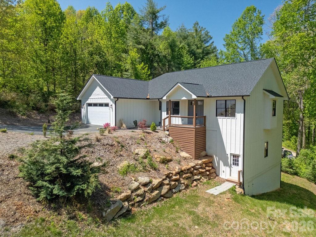 404 High Ridge Drive — Mills River