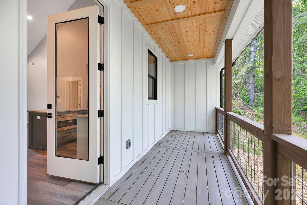 404 High Ridge Drive — Mills River