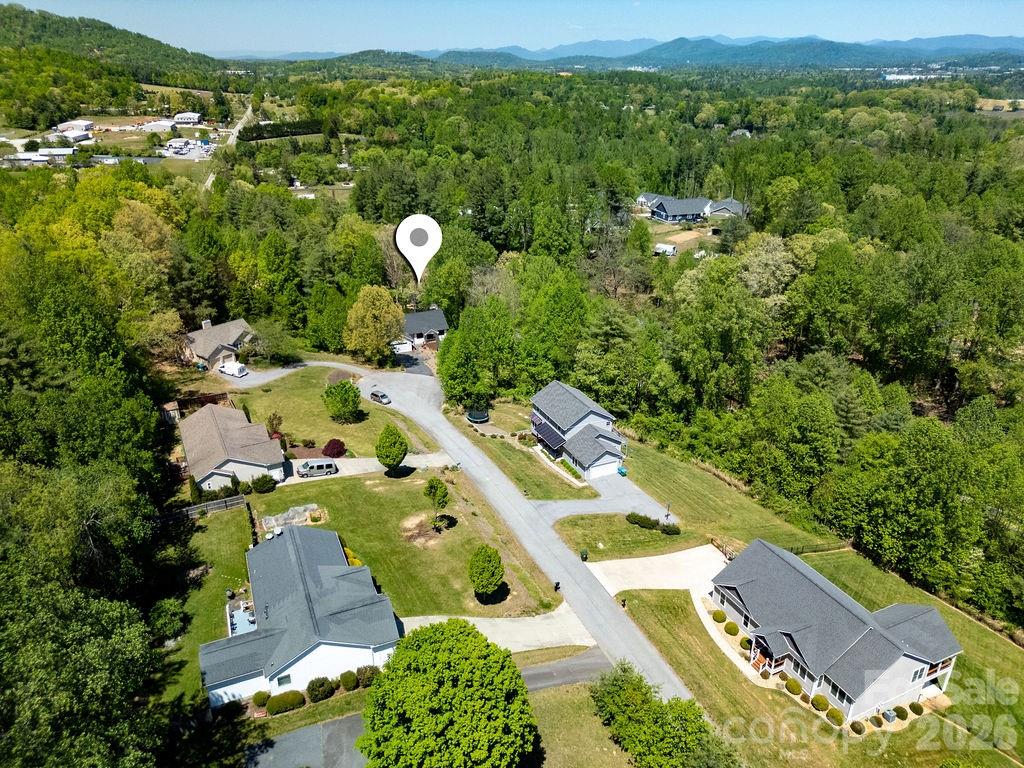 404 High Ridge Drive — Mills River