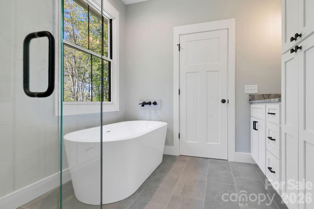 404 High Ridge Drive — Mills River