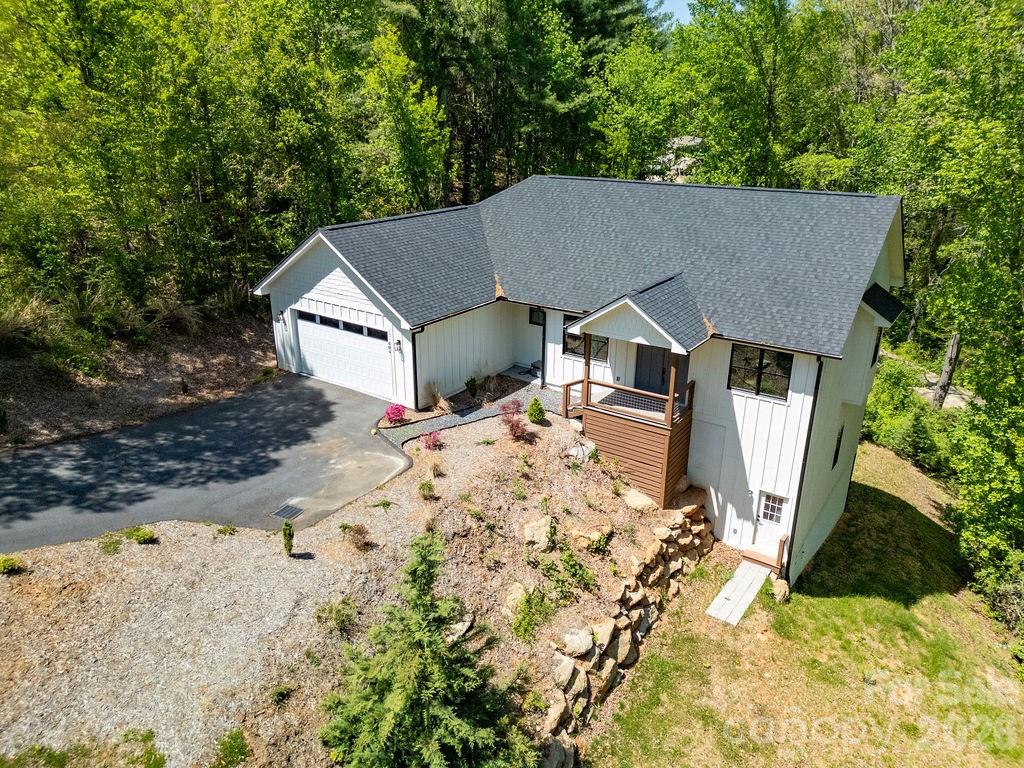 404 High Ridge Drive — Mills River