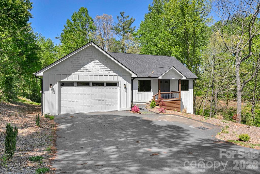 404 High Ridge Drive — Mills River