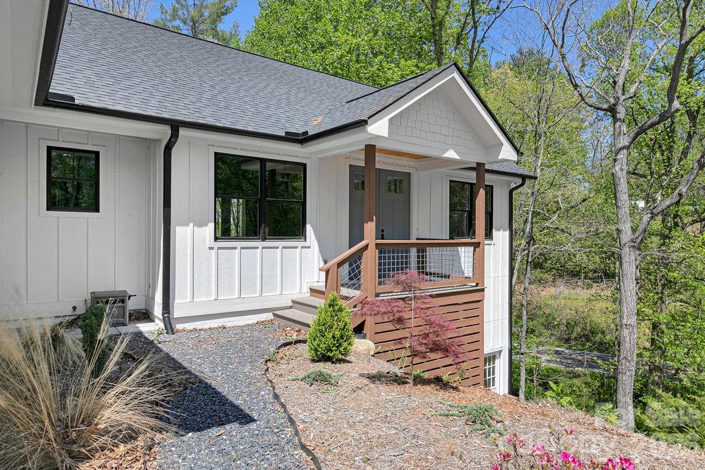404 High Ridge Drive — Mills River