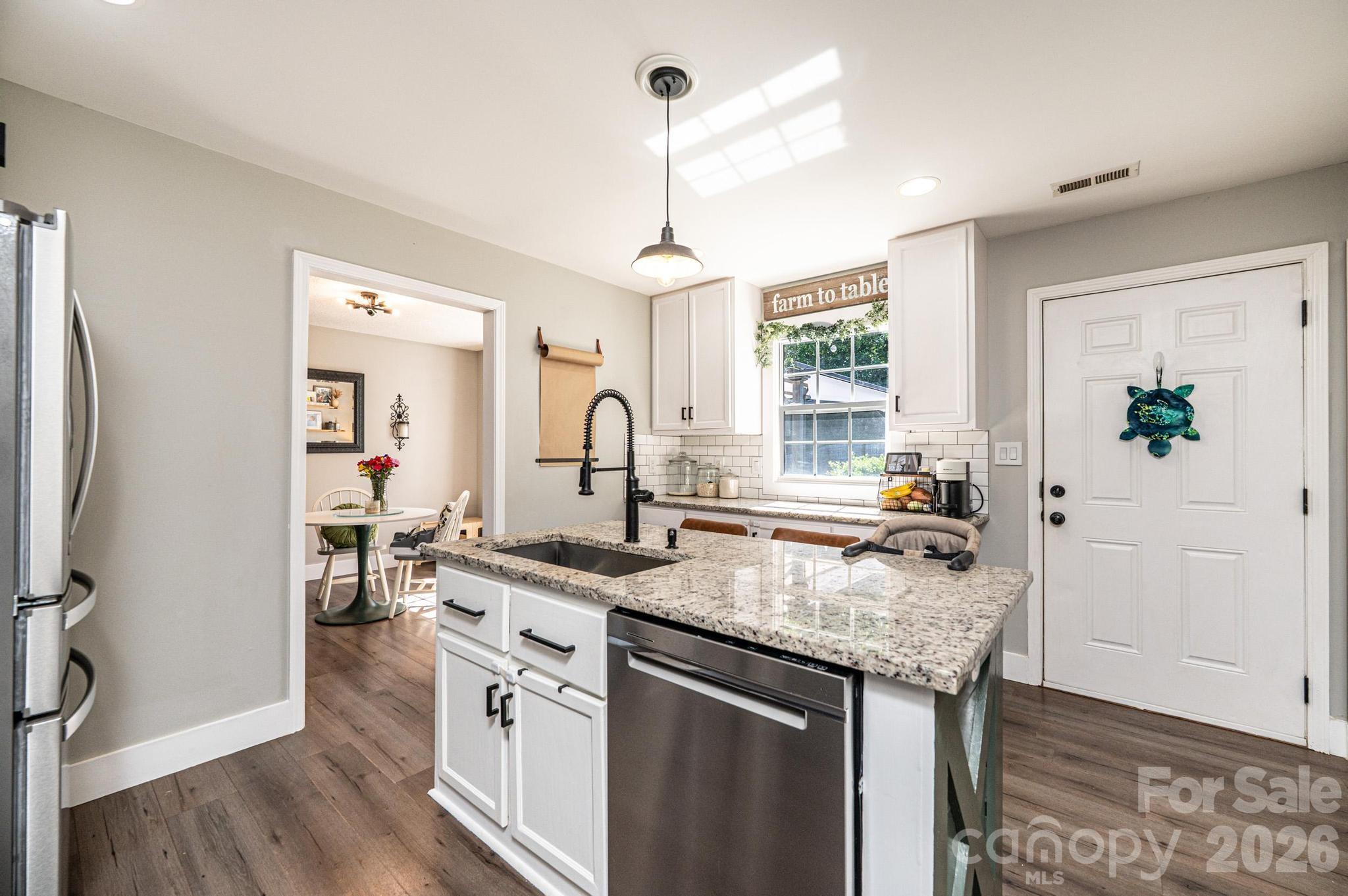 1896 Bakers Glade Lane — Hickory