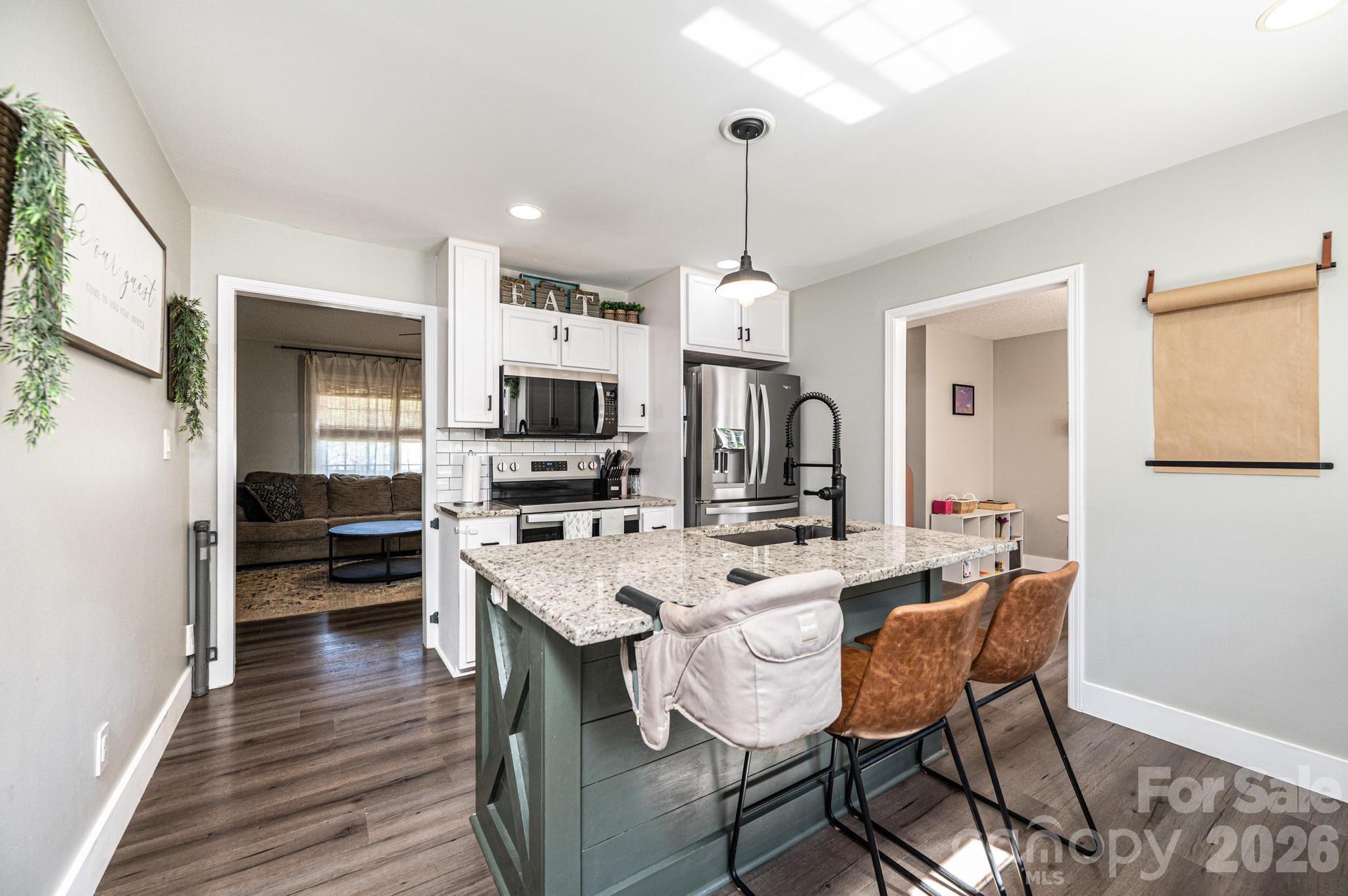 1896 Bakers Glade Lane — Hickory