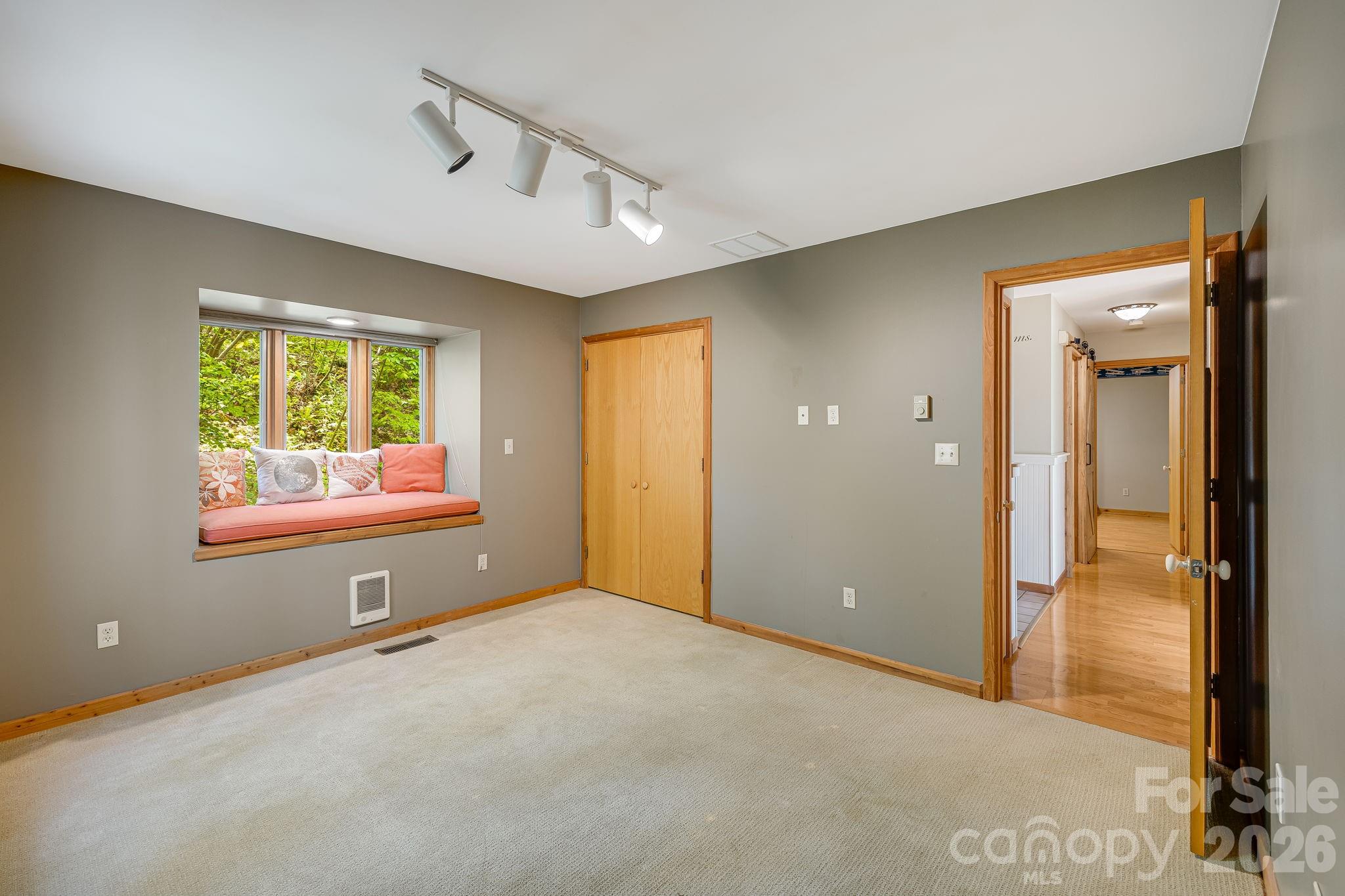 24 Smokey Road — Asheville