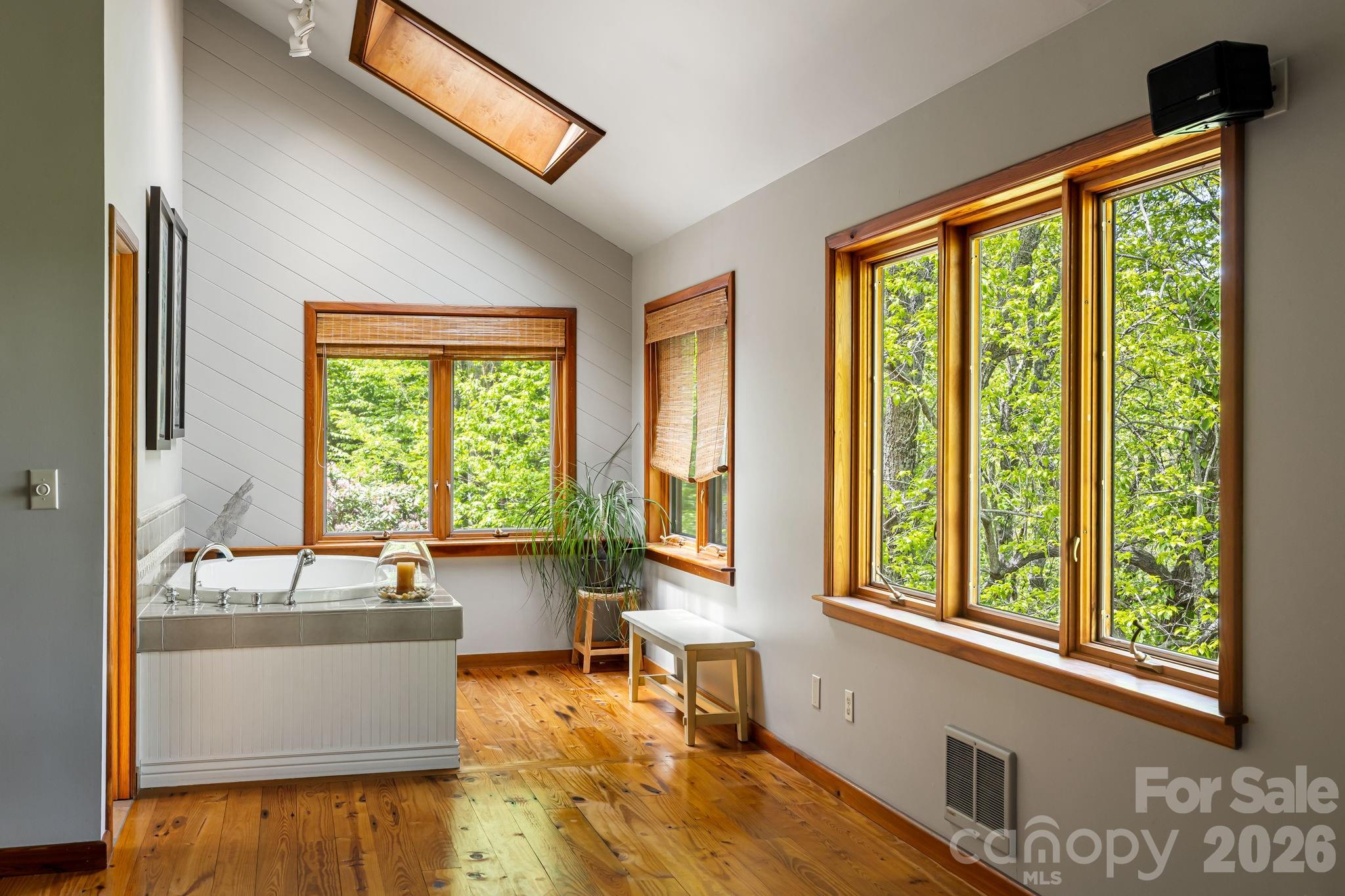 24 Smokey Road — Asheville