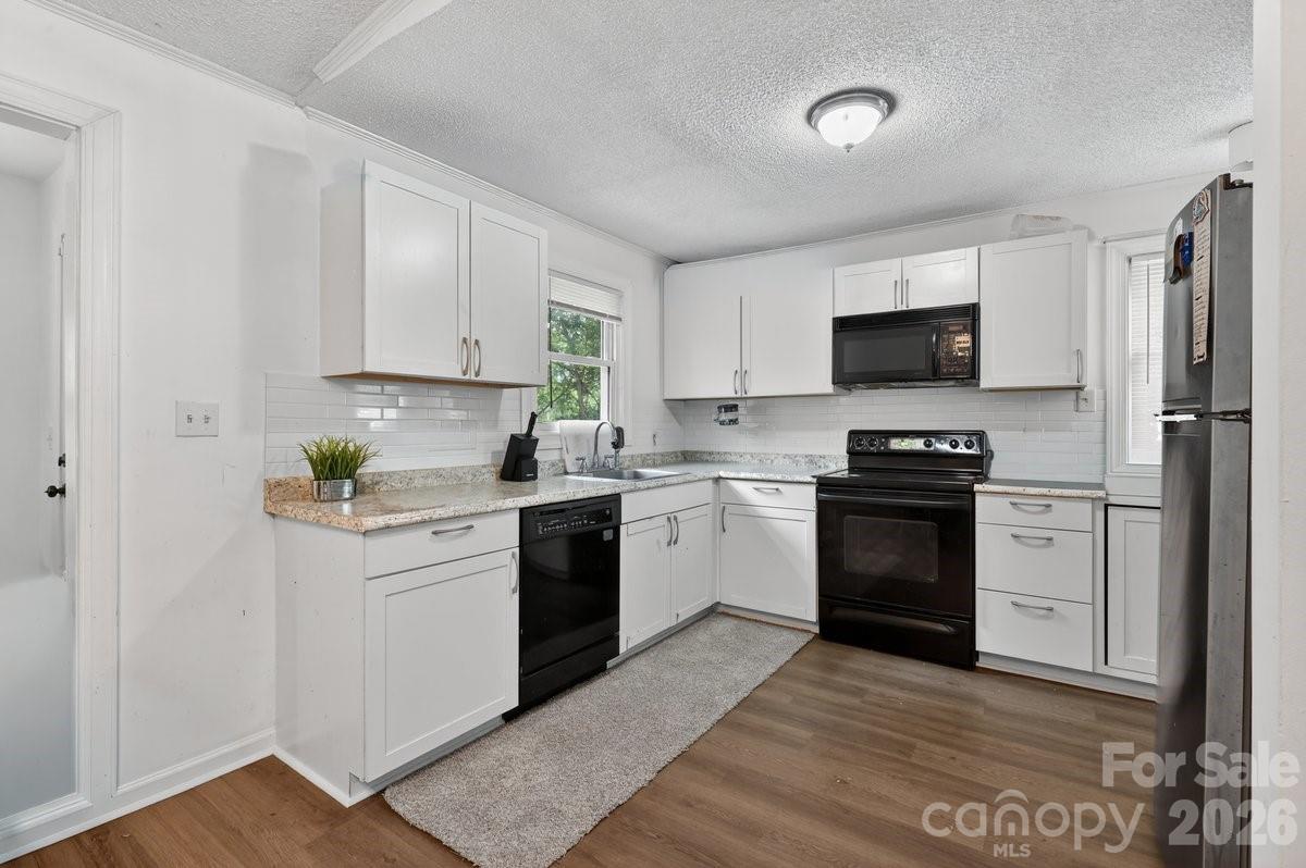 7811 Heatherdale Court — Charlotte