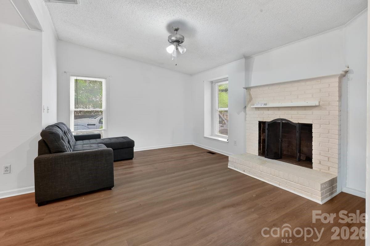 7811 Heatherdale Court — Charlotte