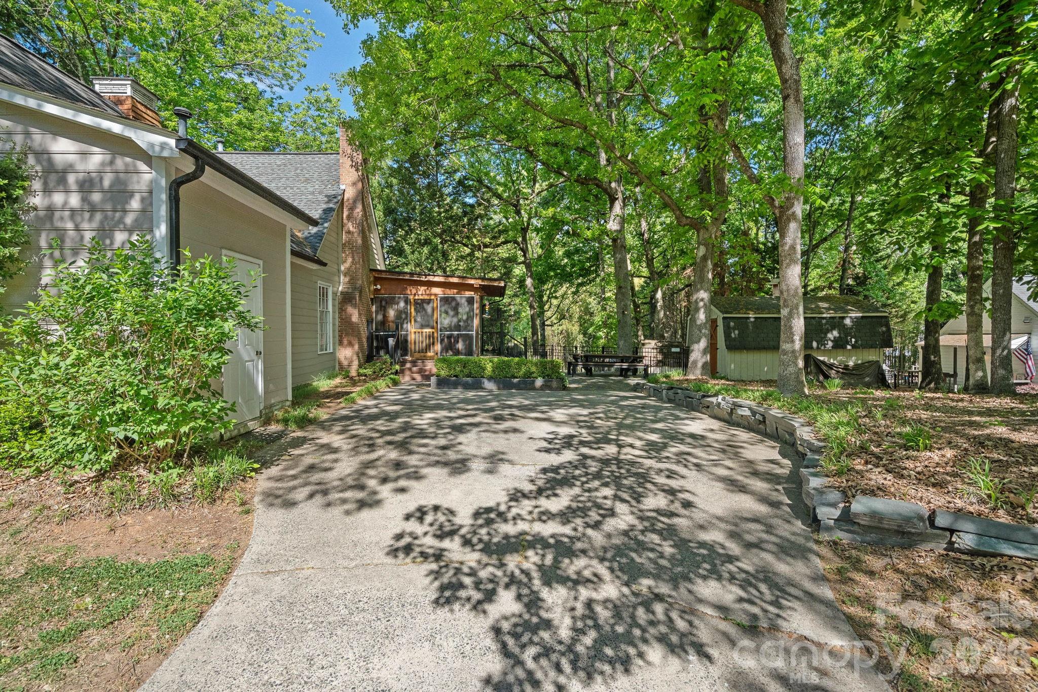 817 Bent Wood Court — Matthews