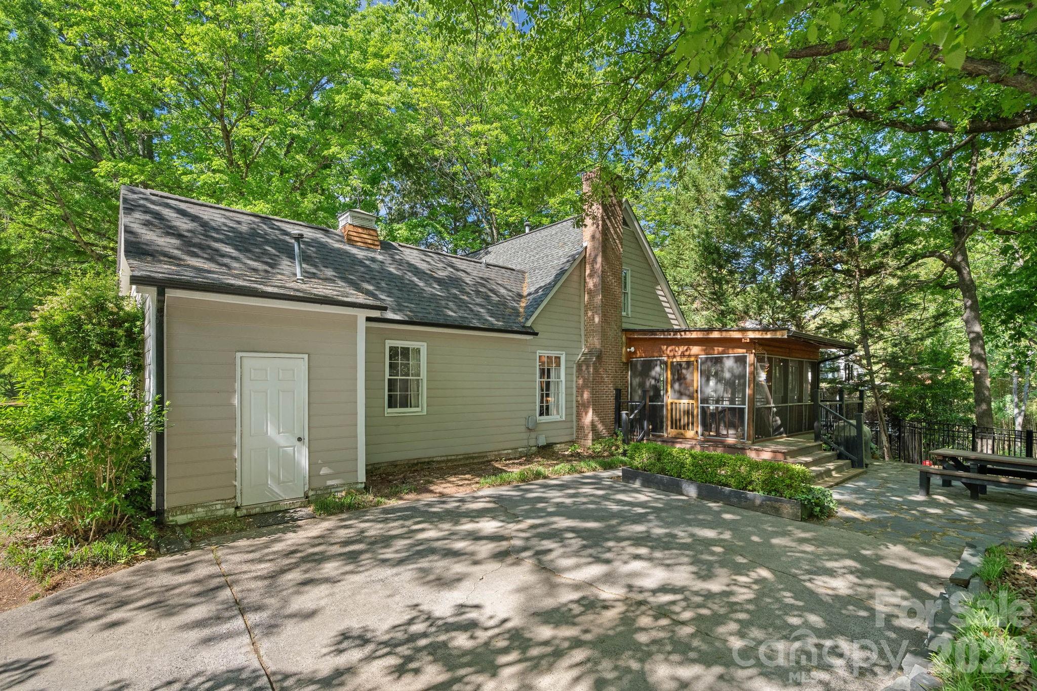 817 Bent Wood Court — Matthews