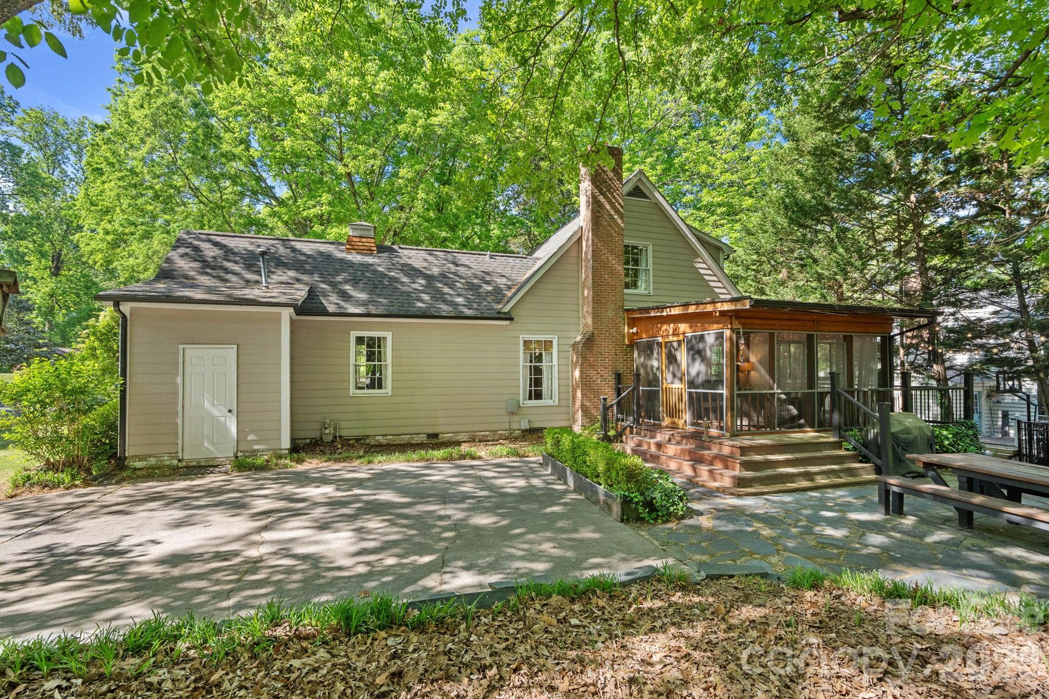 817 Bent Wood Court — Matthews