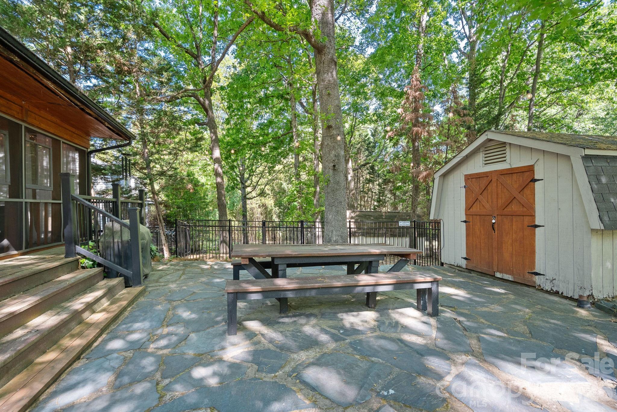 817 Bent Wood Court — Matthews