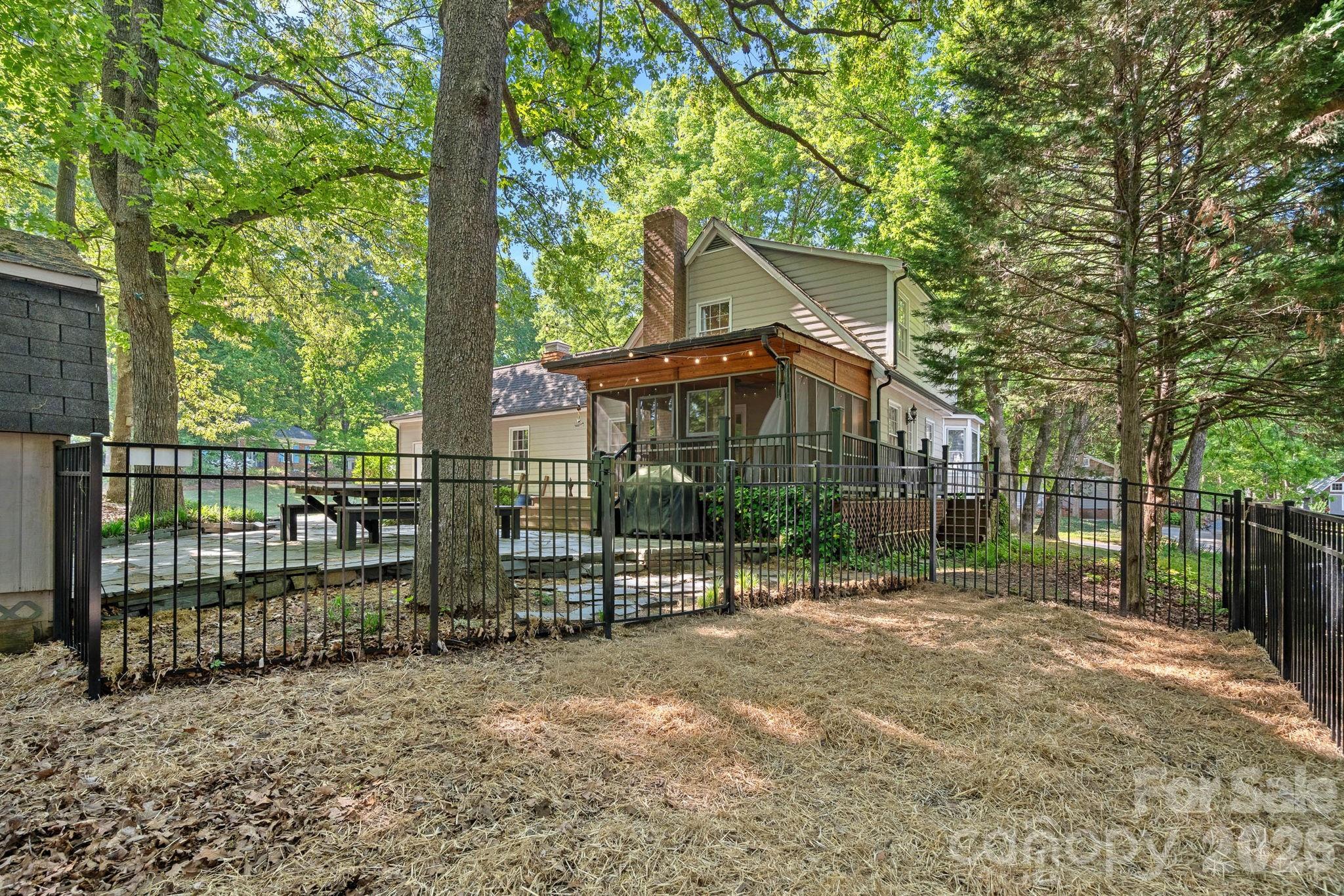 817 Bent Wood Court — Matthews