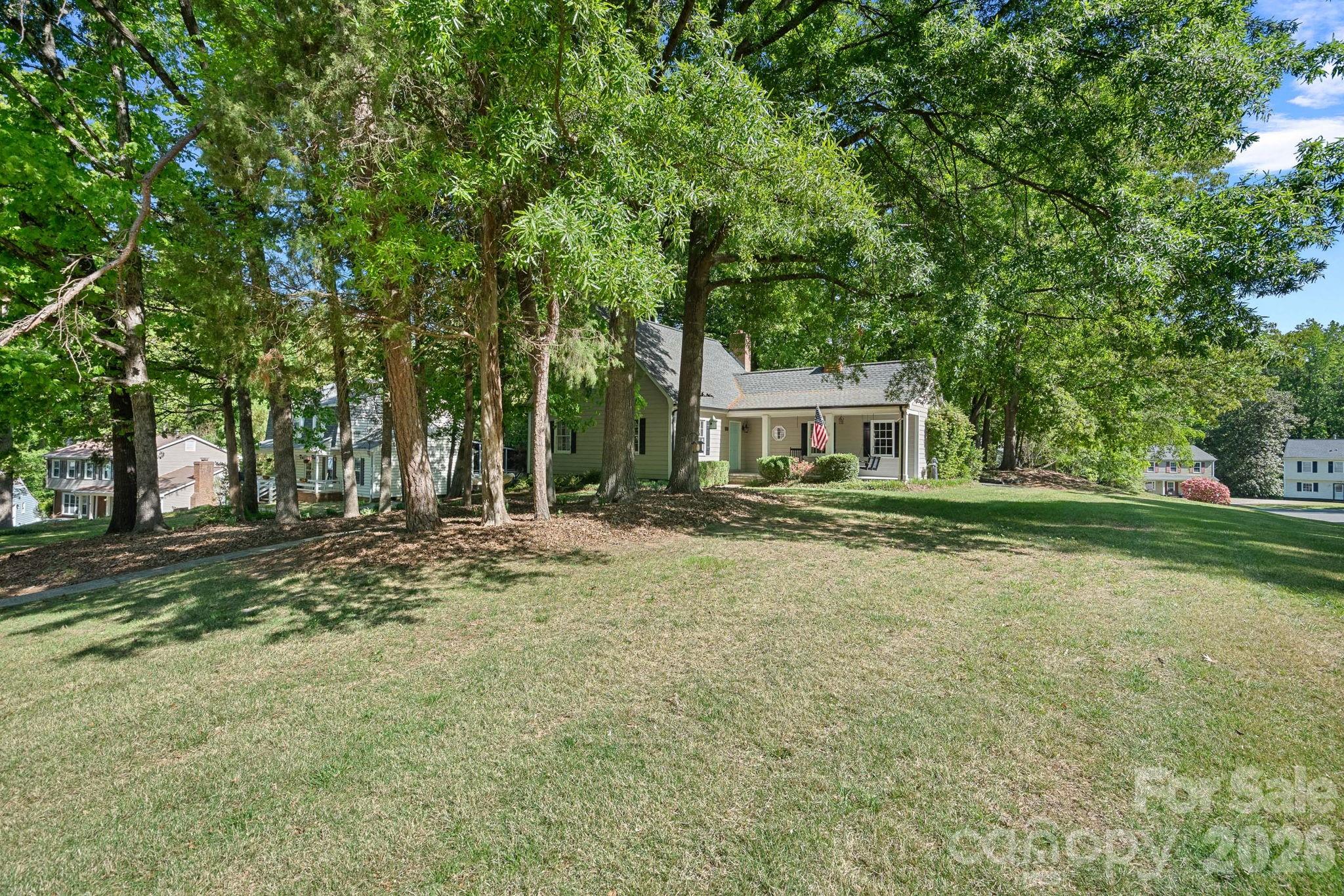 817 Bent Wood Court — Matthews