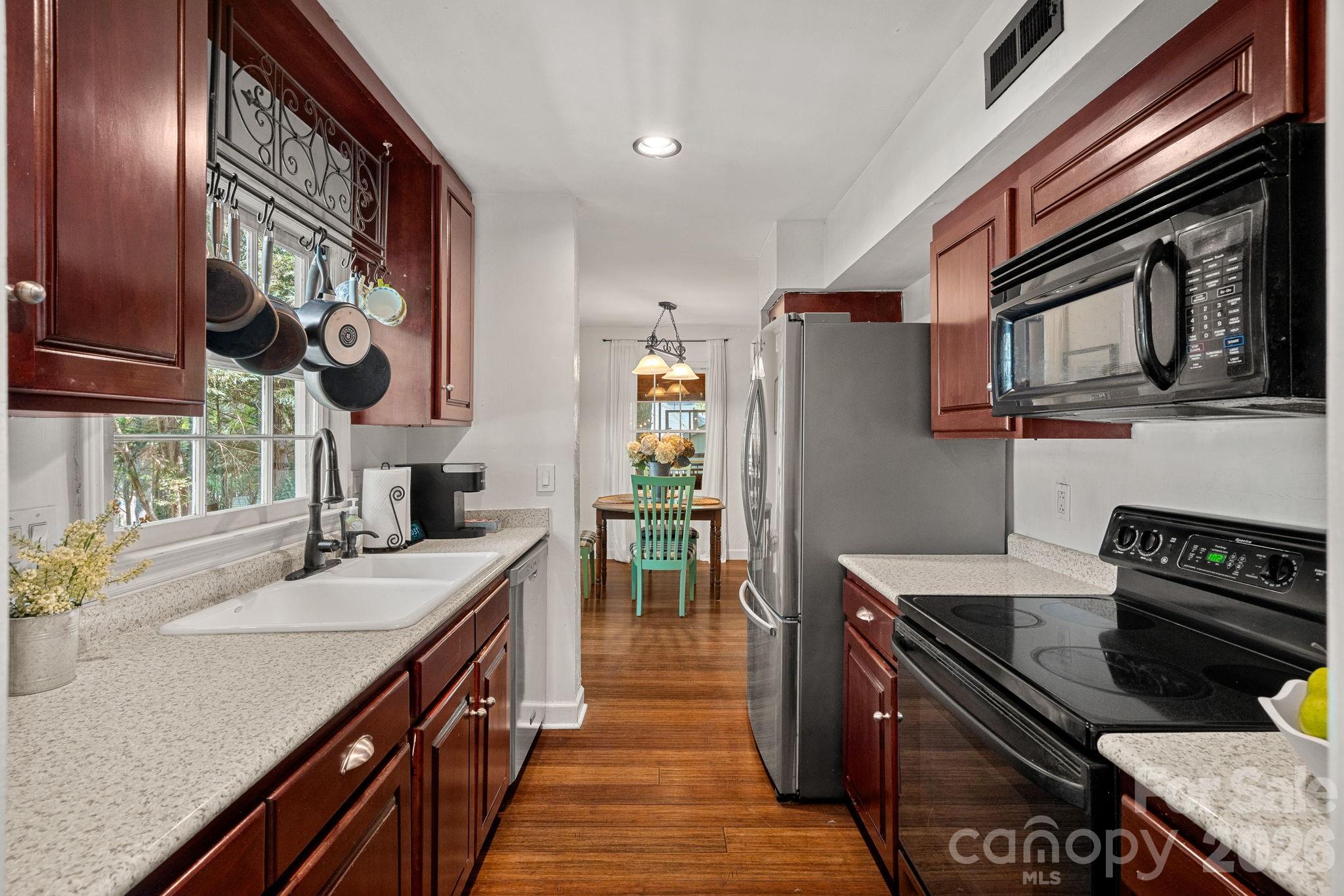 817 Bent Wood Court — Matthews