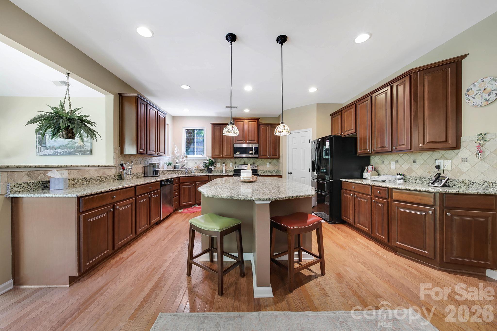 3012 Applewood Point Lane — Belmont