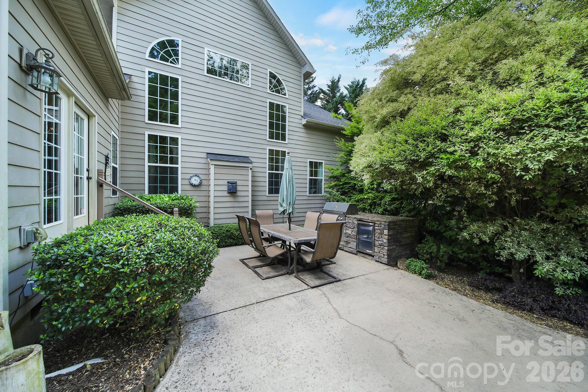 3012 Applewood Point Lane — Belmont