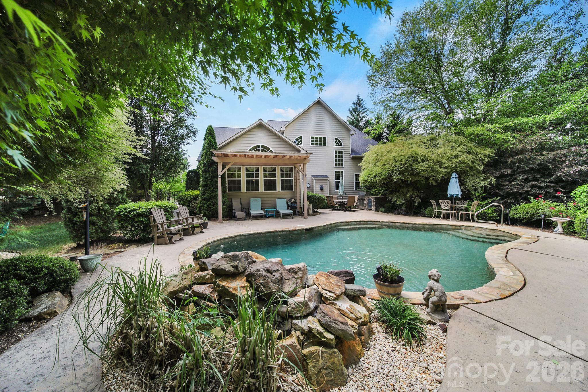 3012 Applewood Point Lane — Belmont
