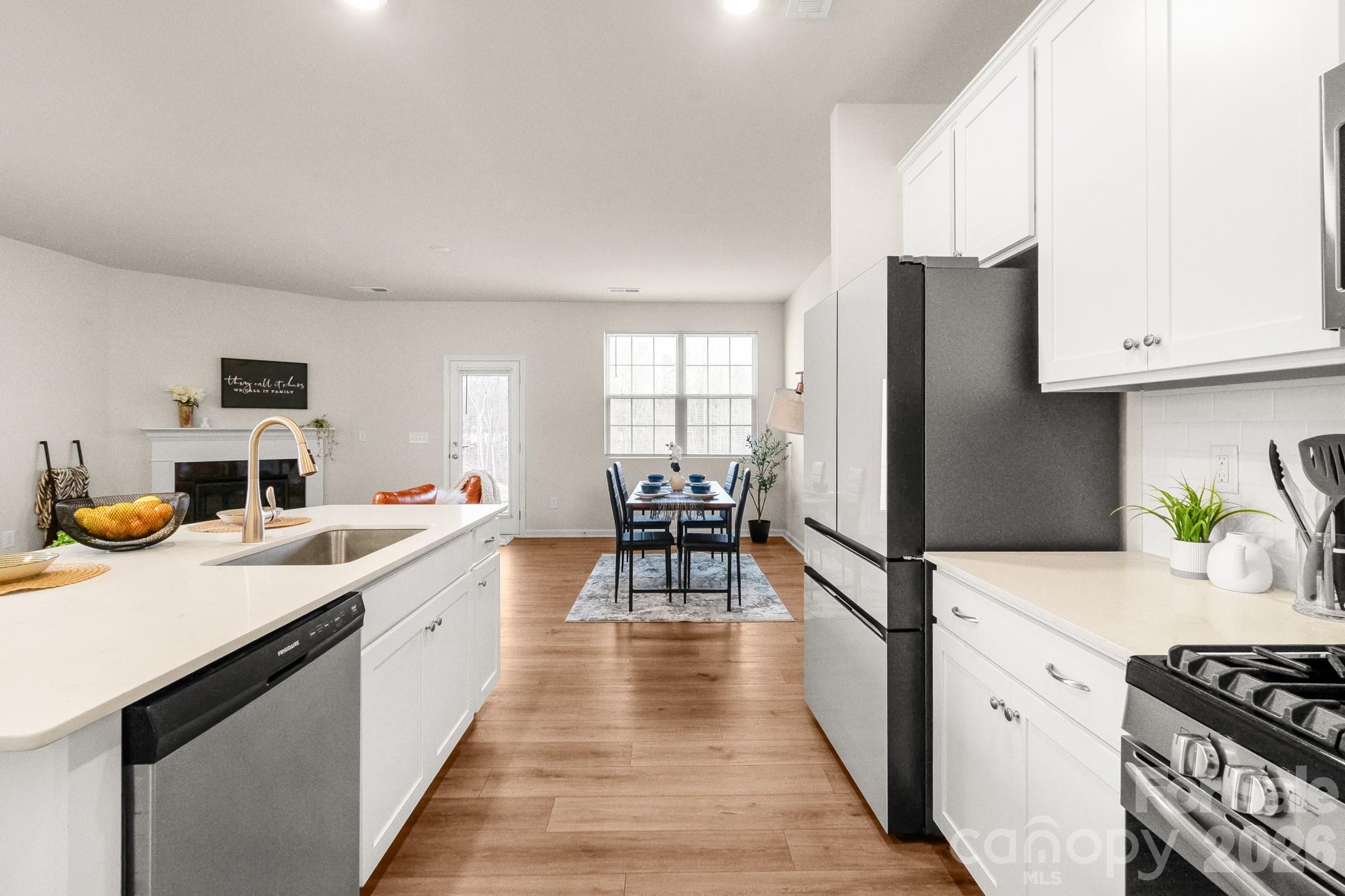 5044 Moss Pine Way — Tega Cay