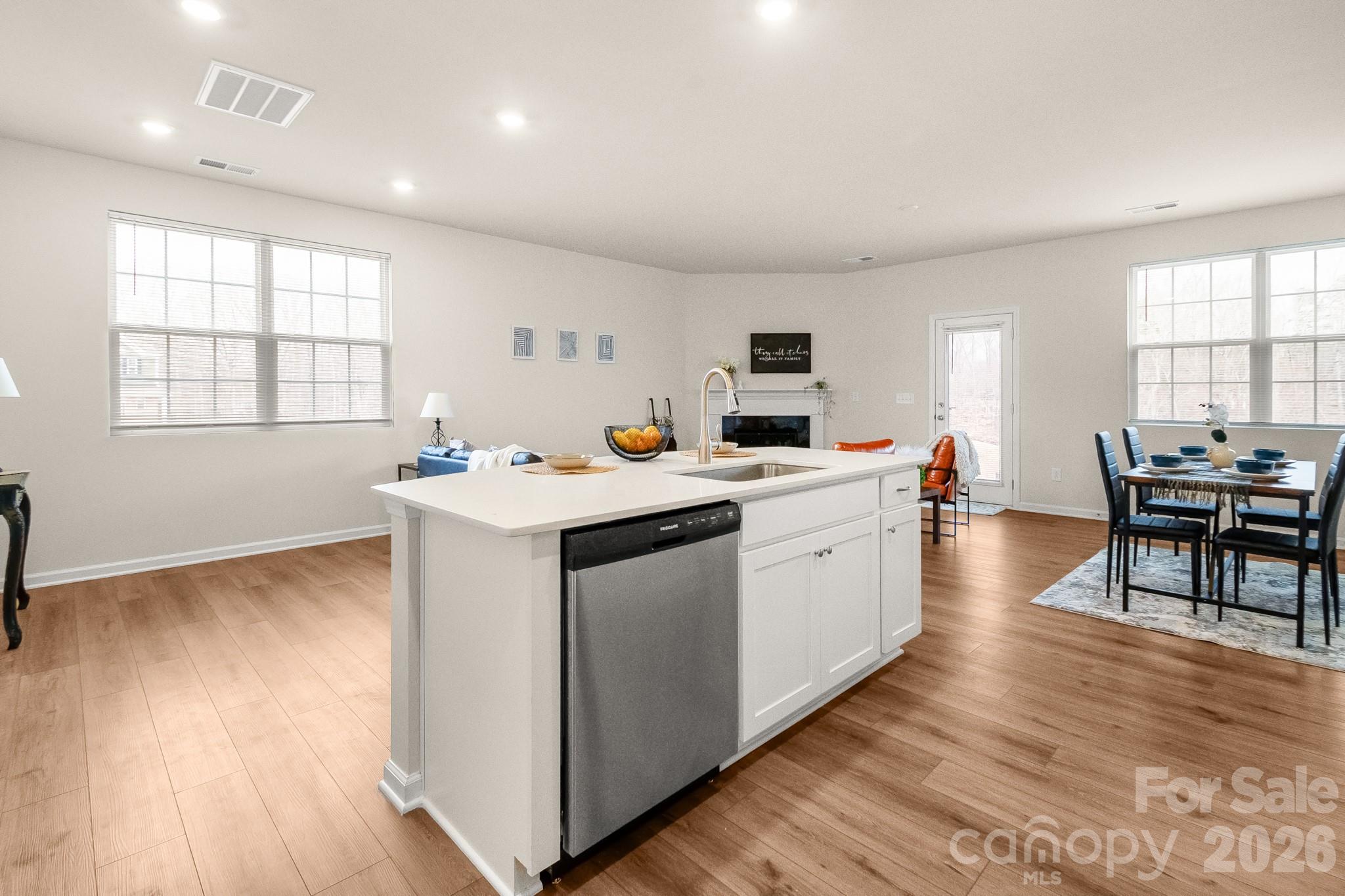 5044 Moss Pine Way — Tega Cay