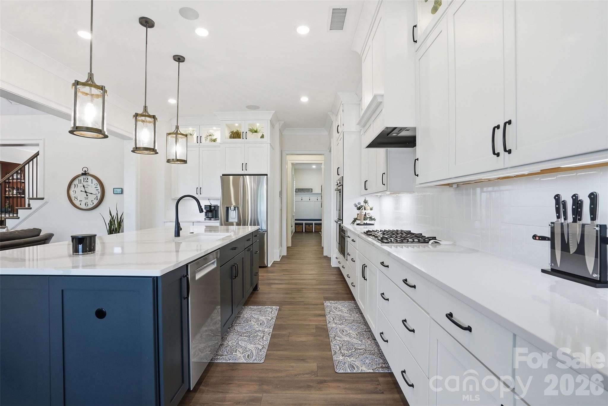 1124 Mesa Way — Marvin