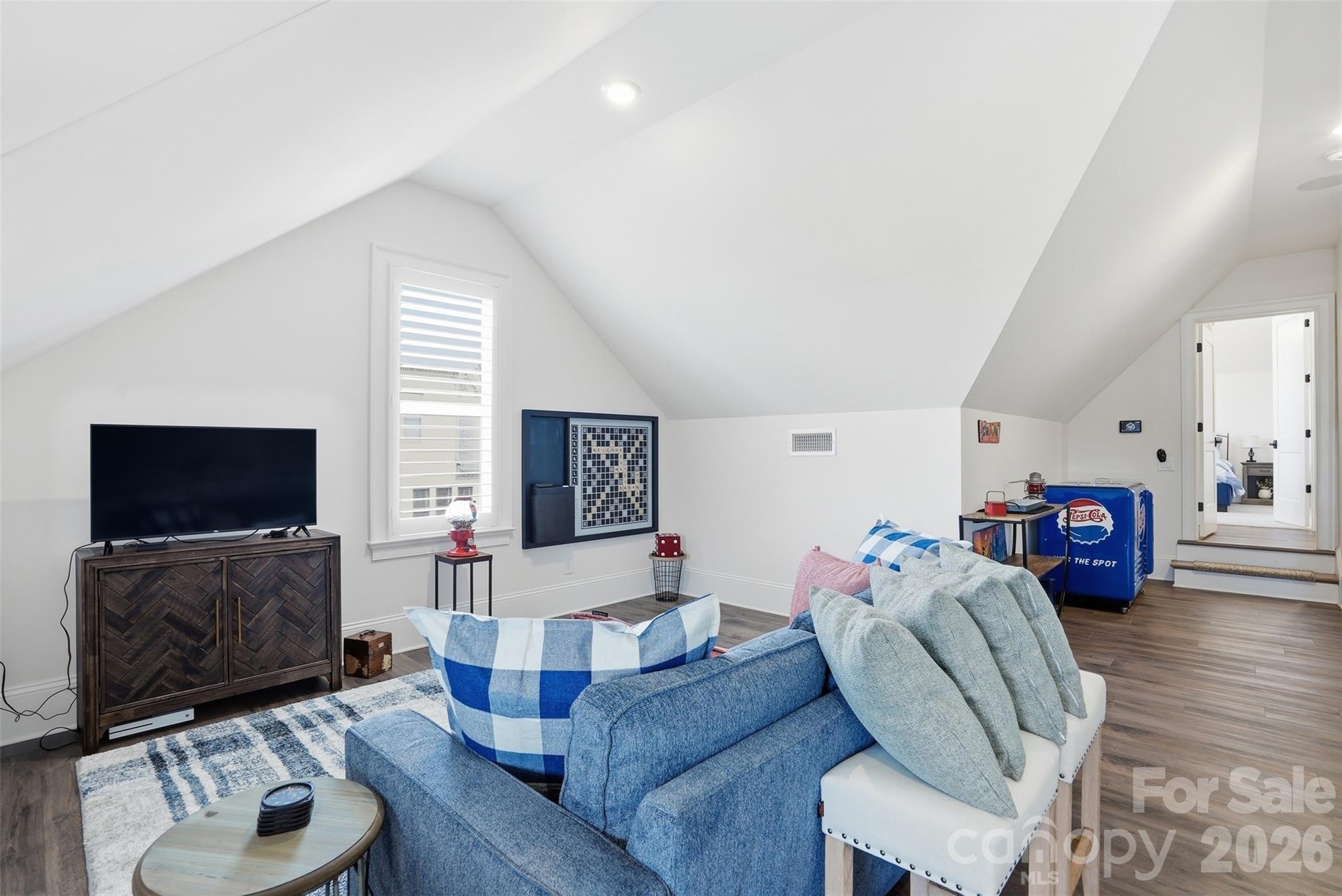 1124 Mesa Way — Marvin