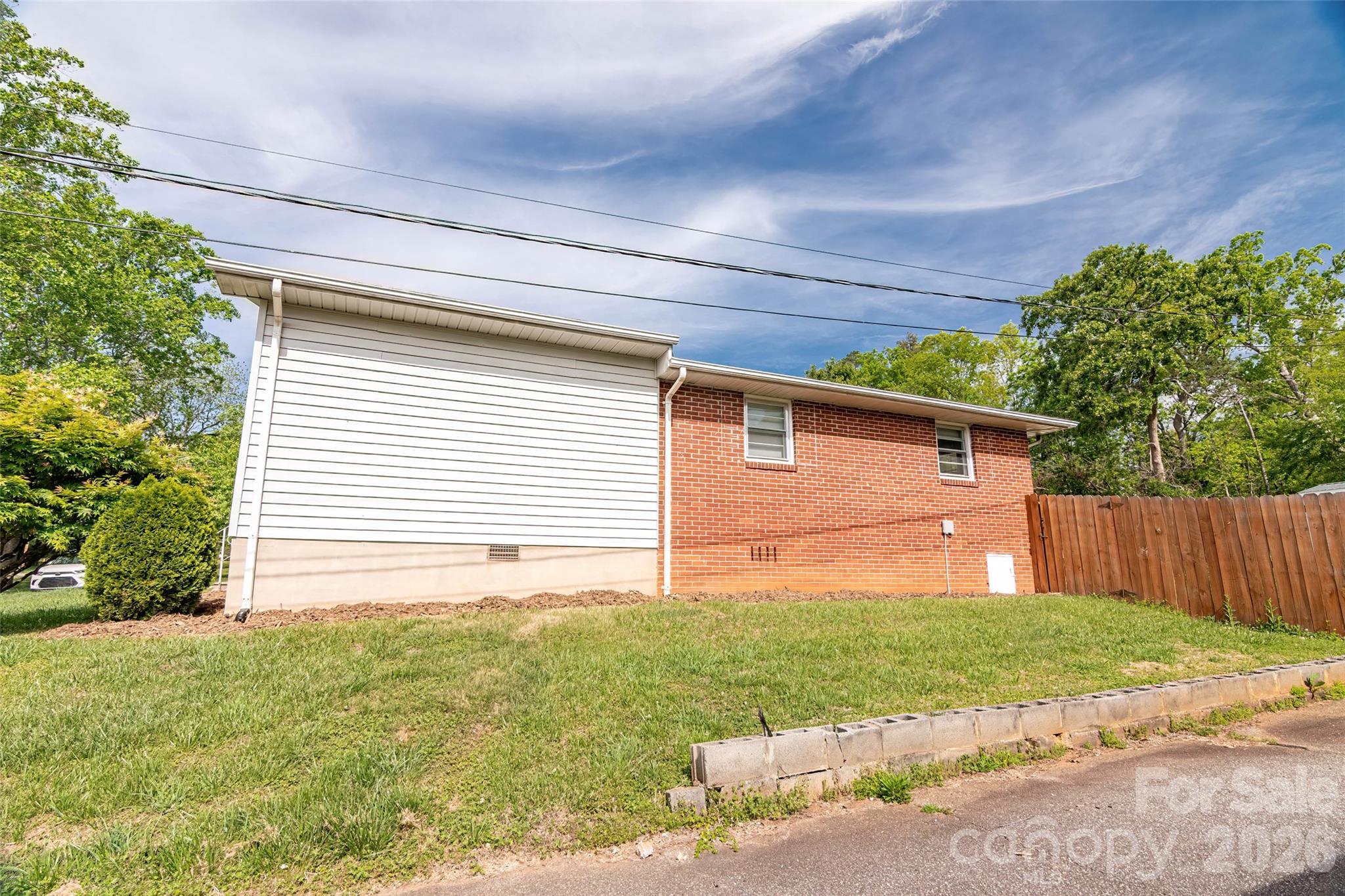 445 Old Caroleen Road — Forest City