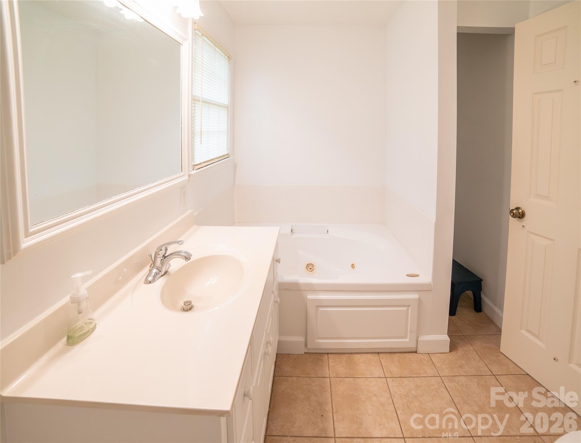1421 Windsor Street NE — Lenoir