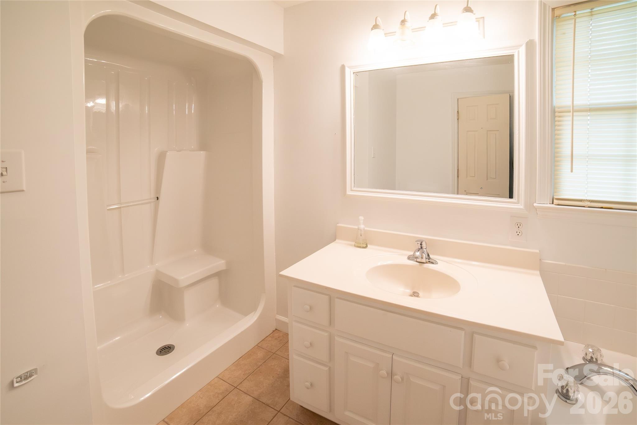 1421 Windsor Street NE — Lenoir