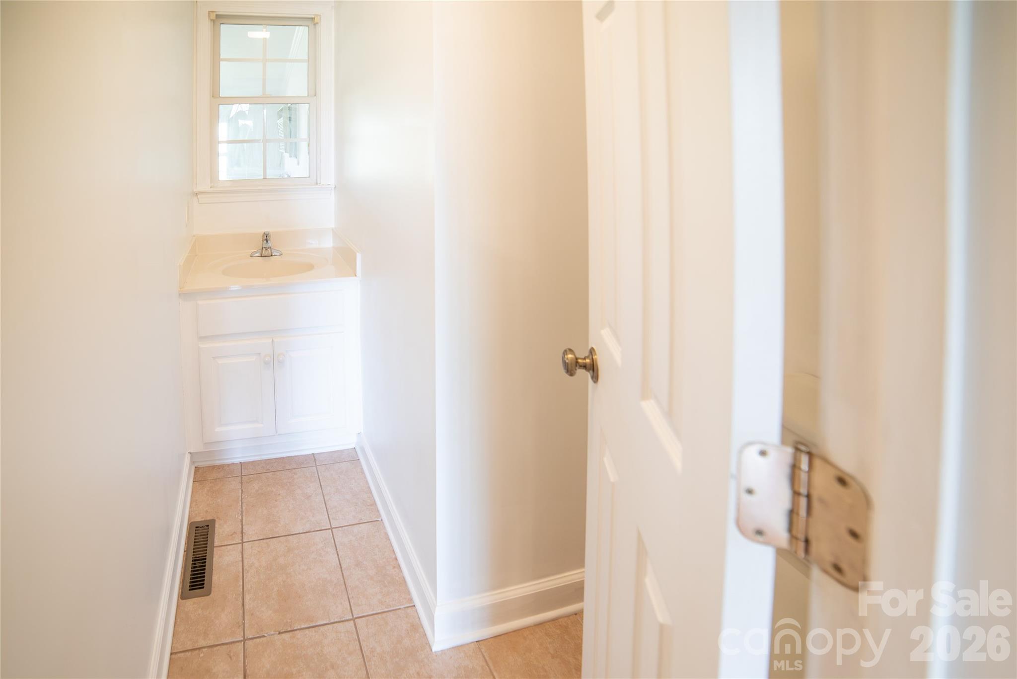 1421 Windsor Street NE — Lenoir