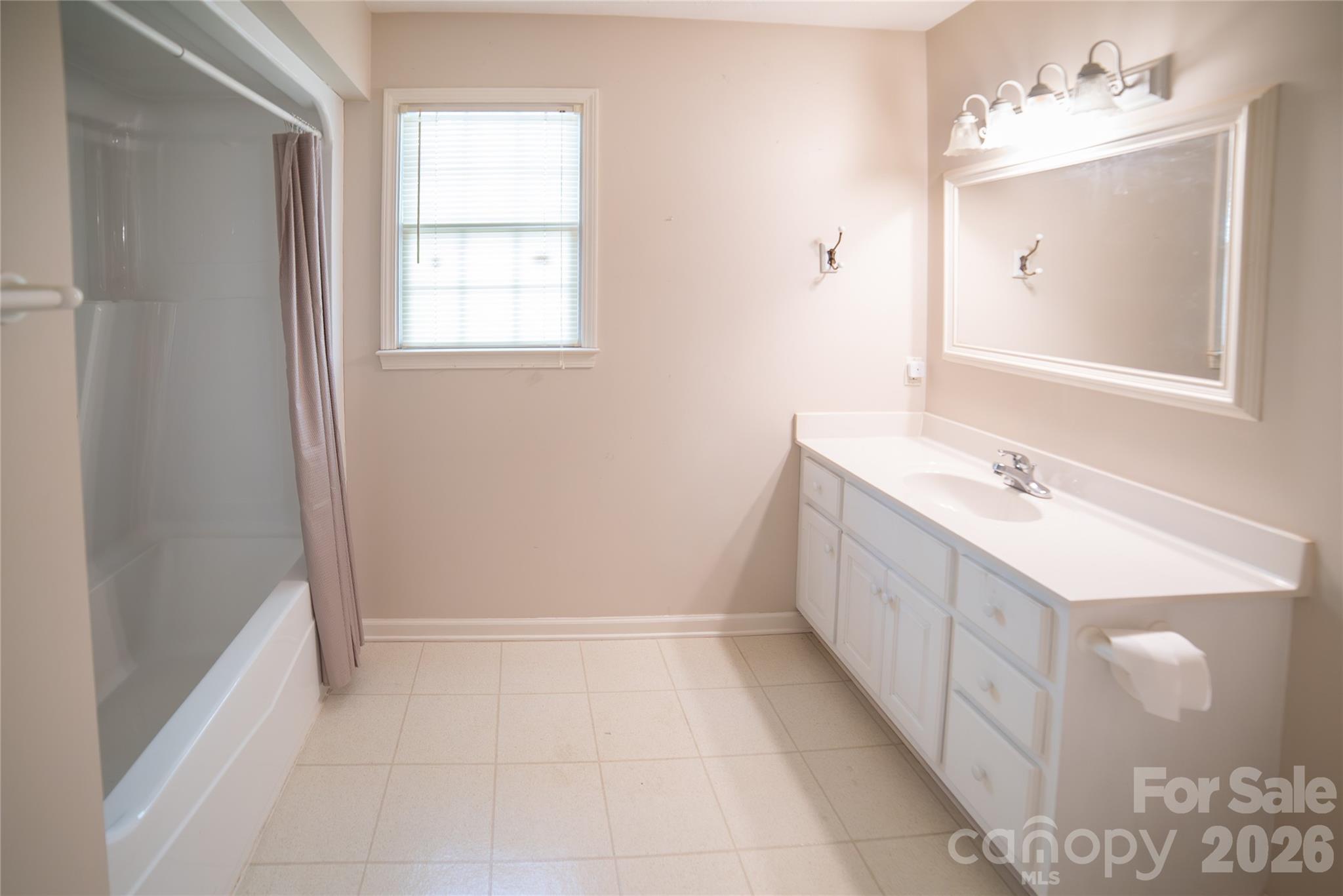 1421 Windsor Street NE — Lenoir