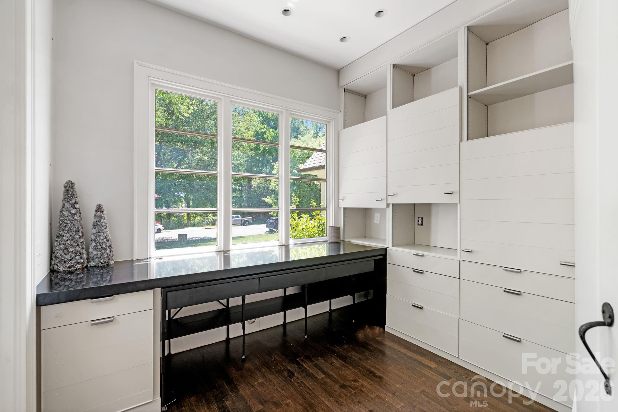 3135 Loma Lane — Charlotte