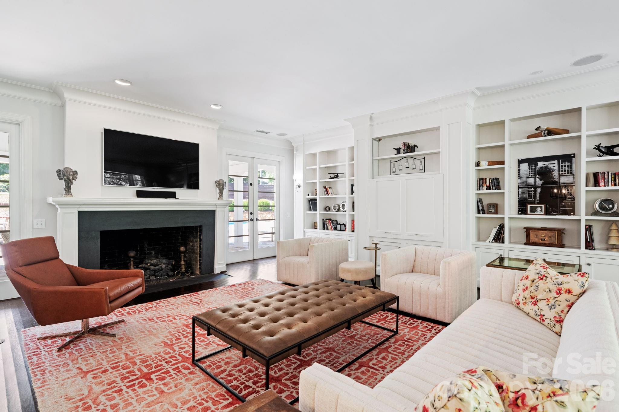 3135 Loma Lane — Charlotte
