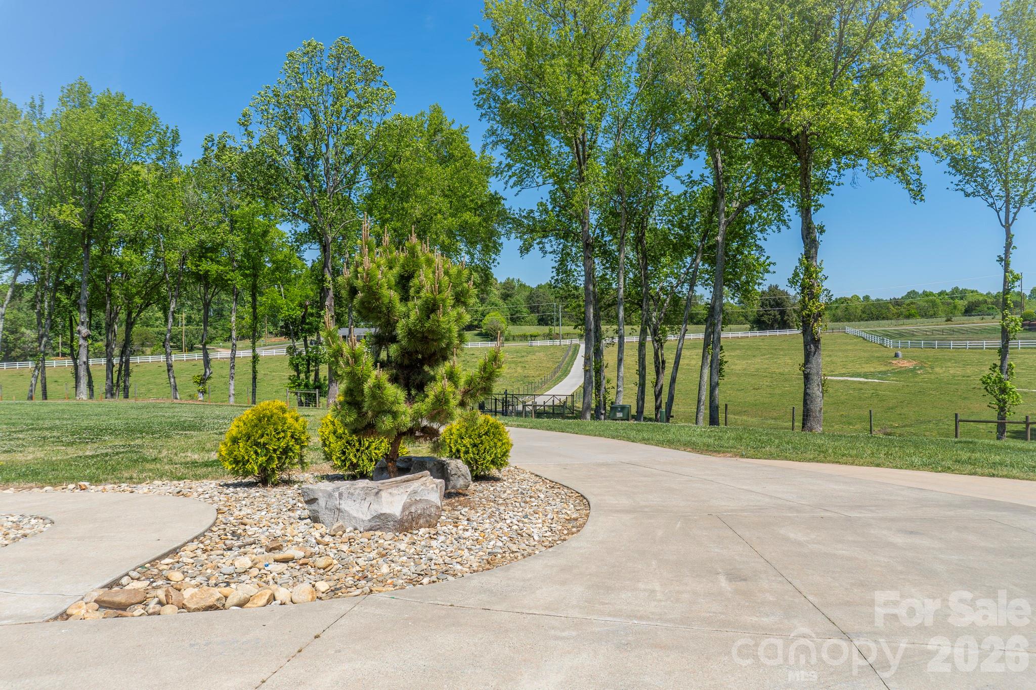 165 Lewis Farm Road — Bessemer City
