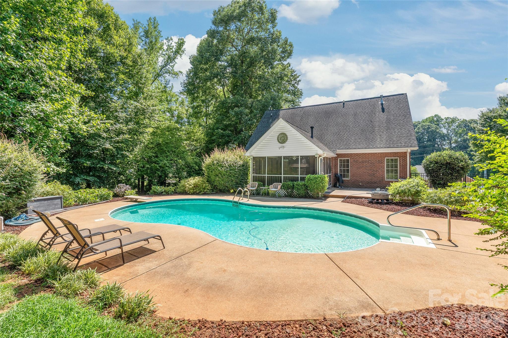 1006 Strawberry Lane — Gastonia