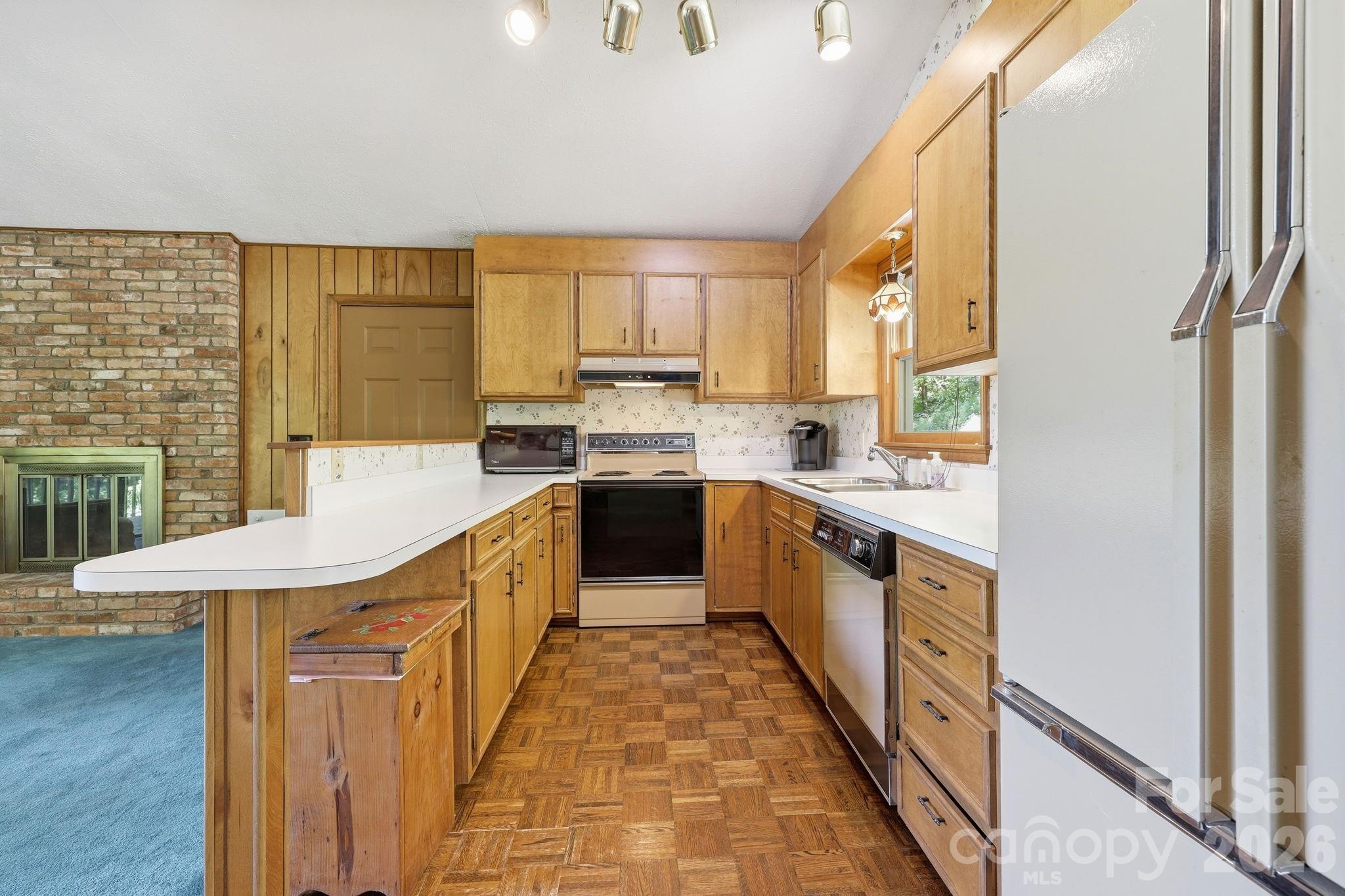 169 Sleepy Hollow Lane — Canton