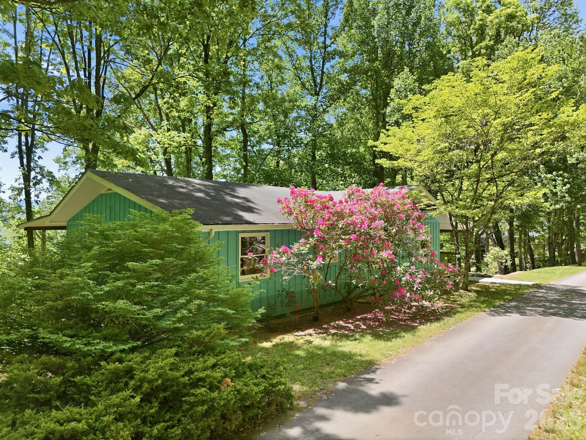 169 Sleepy Hollow Lane — Canton