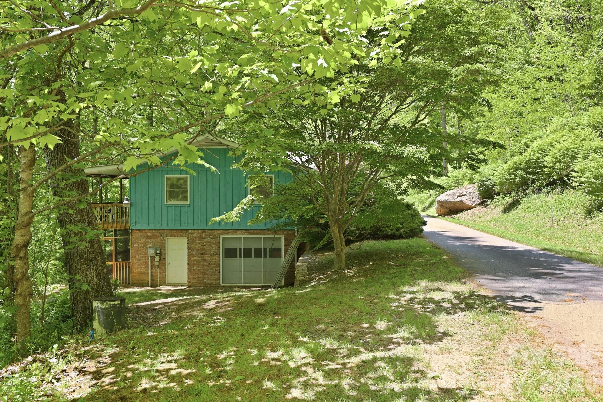 169 Sleepy Hollow Lane — Canton
