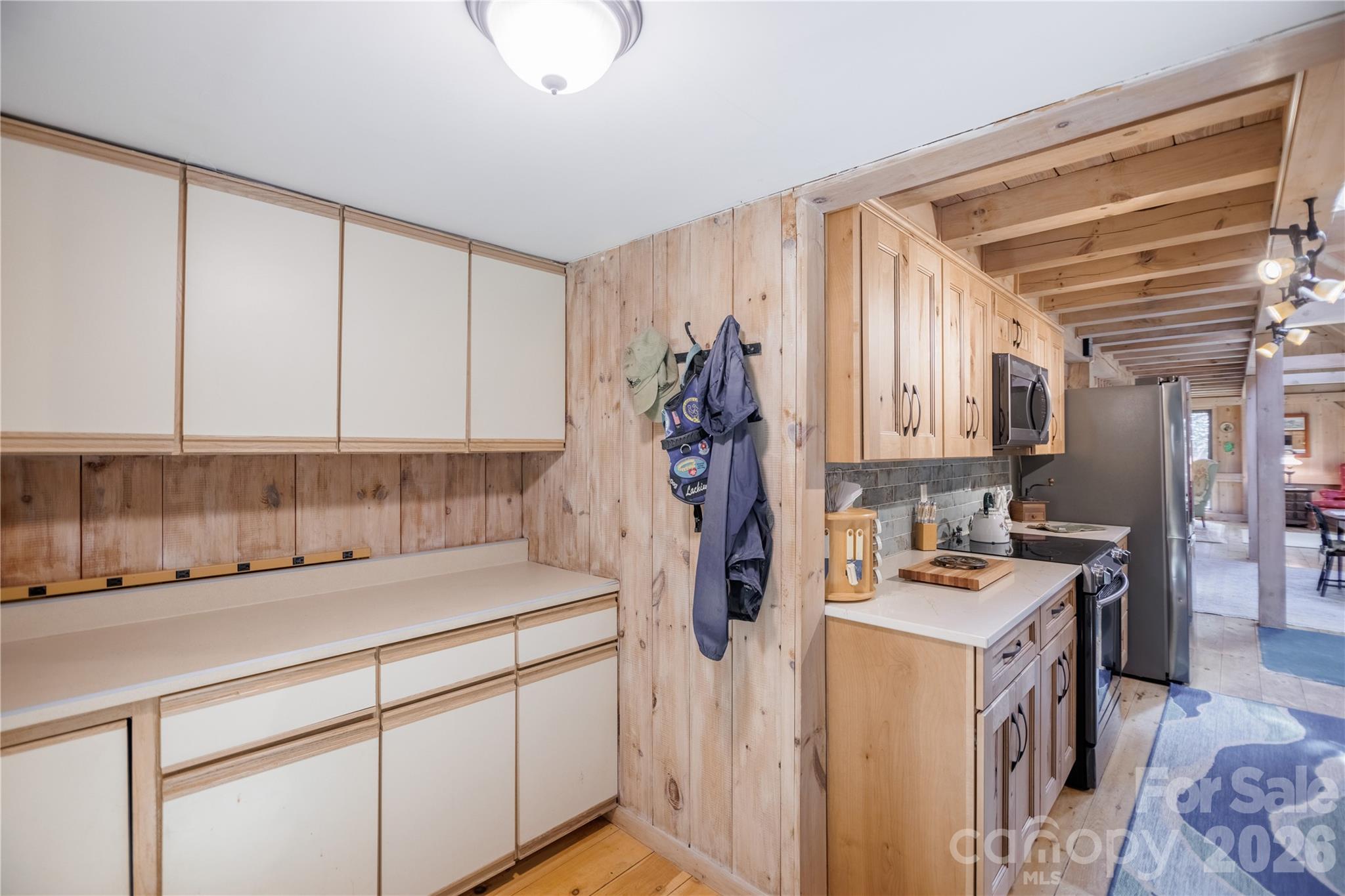 70 Aberdeen Lane — Pisgah Forest